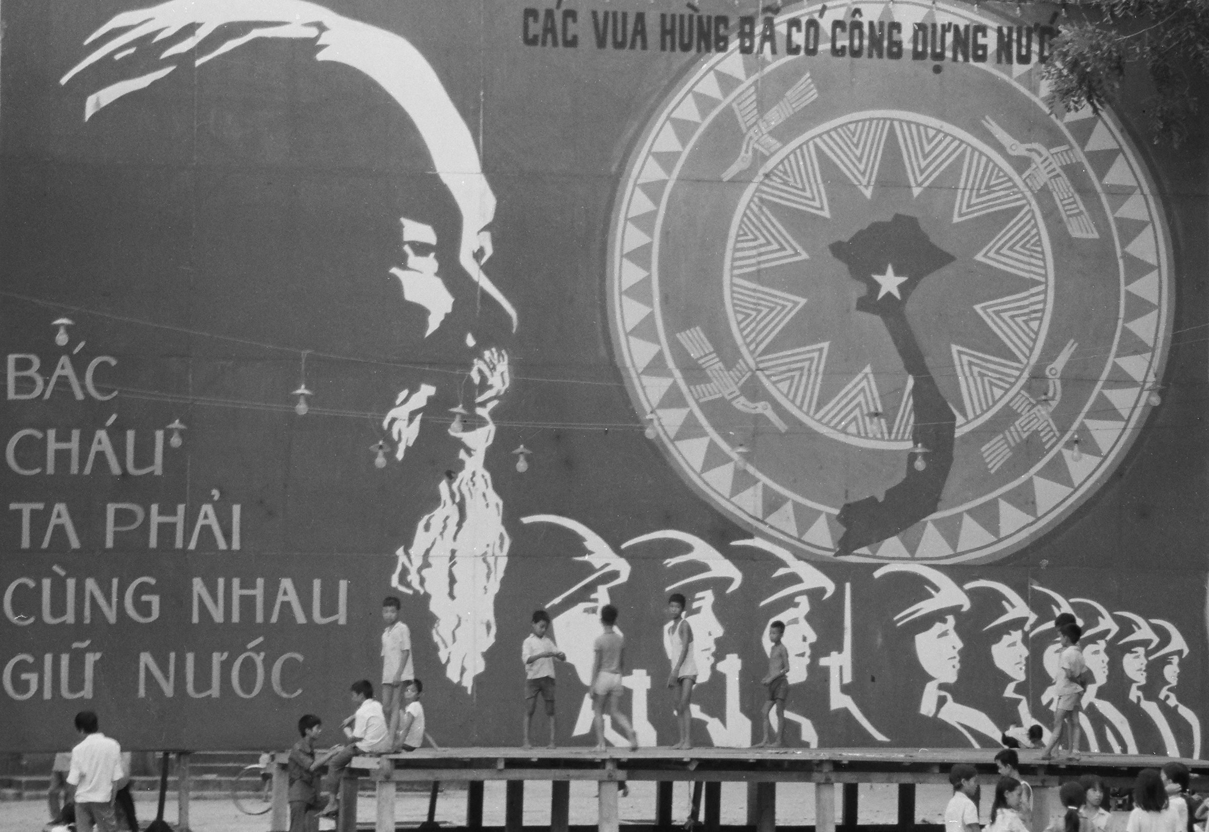 A large billboard in a Hà Nội street in 1978.